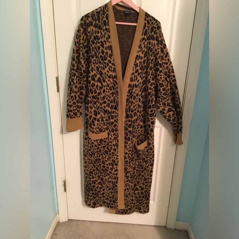 Women’s Torrid size 4,Leopard Print Long Cardigan Shacket